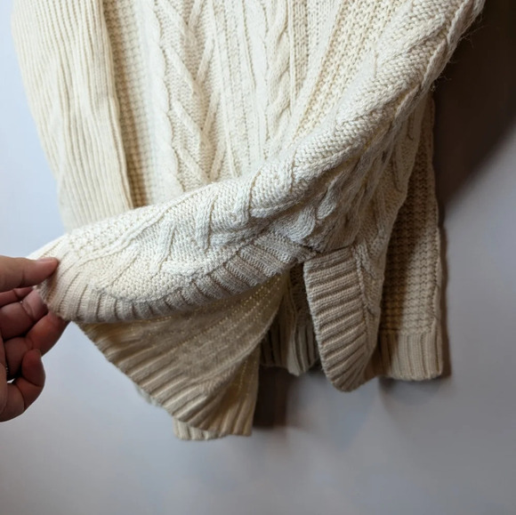 Natural Cream V Neck Cable Knit Sweater Womans Small - Picture 3 of 8